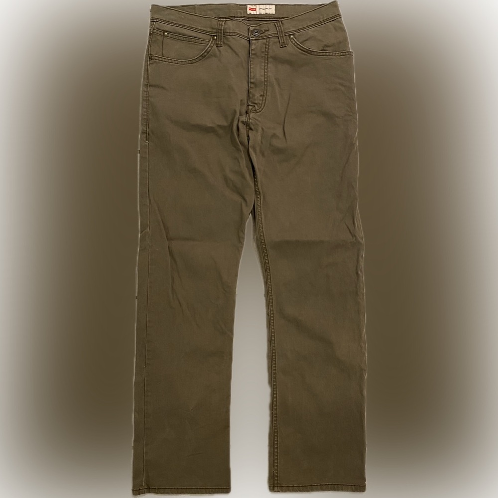 Wrangler pants, color olive green